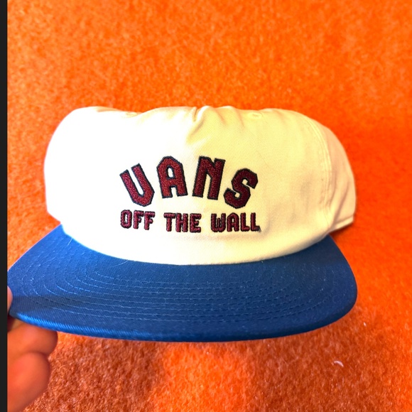 Vans off the Wall Vans Design Co. white blue and red cap hat NWT - Picture 4 of 7